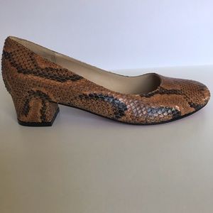 Snake Skin woman’s pumps
